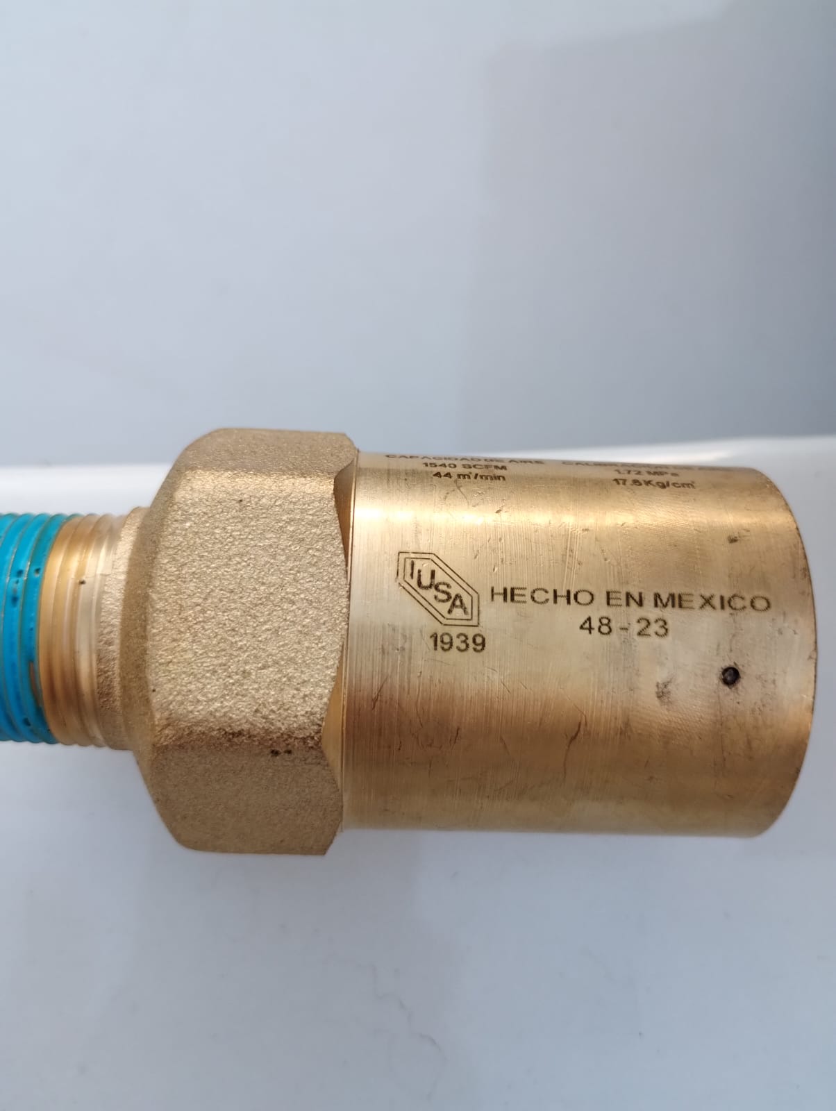 Cambio de válvulas y mantenimiento de tanques estacionarios