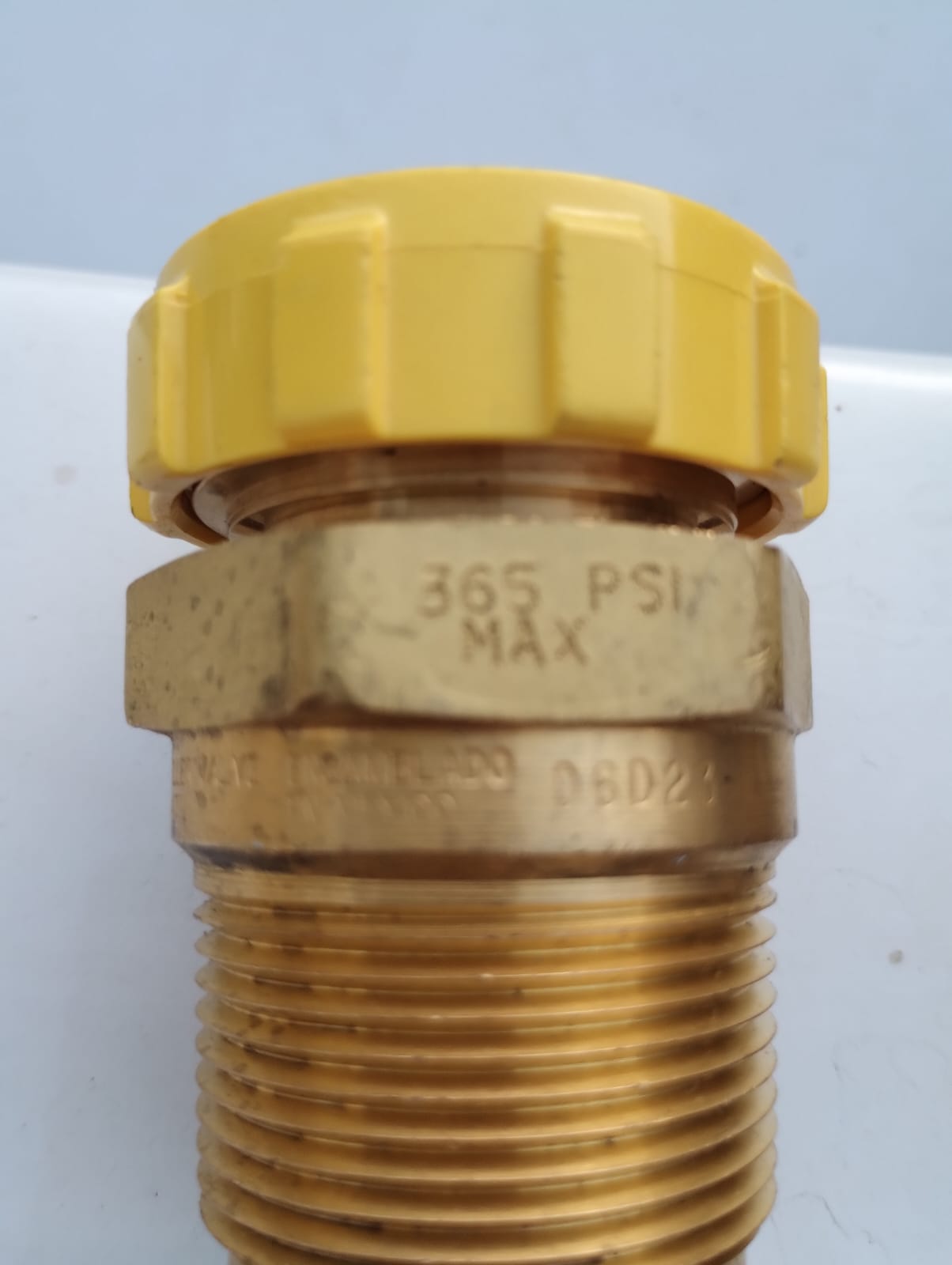 Cambio de válvulas y mantenimiento de tanques estacionarios - imagen 2